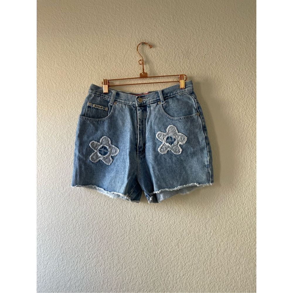 Vintage 90s revolt front floral design denim jean shorts size 6‎